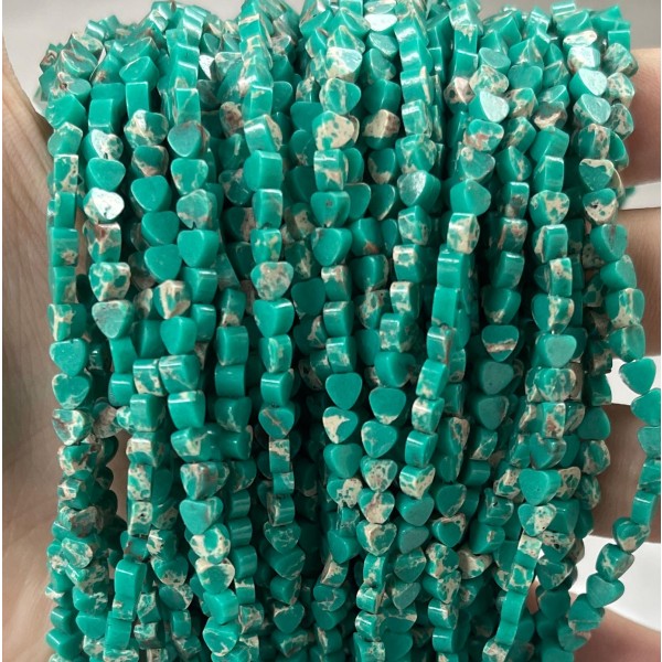 No_676_Synthetic Green Serpentine Flat Heart_4mm_(Sold Per Strand)